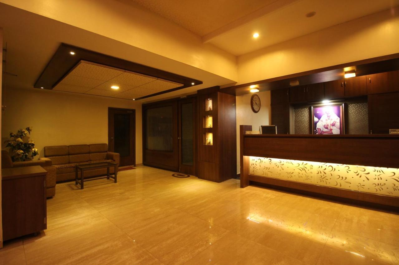 Hotel Laxmibai Palace Ширді Екстер'єр фото