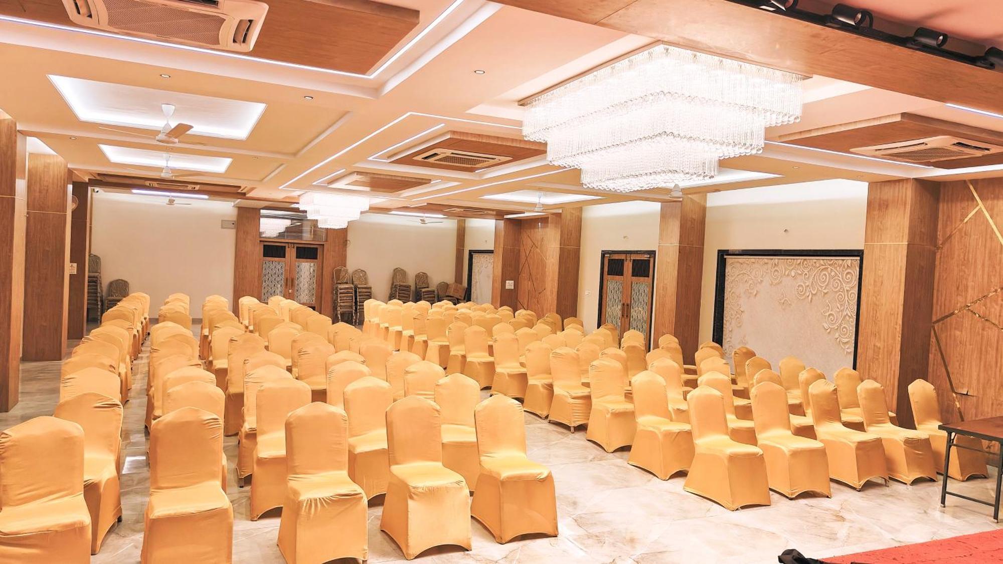 Hotel Laxmibai Palace Ширді Екстер'єр фото