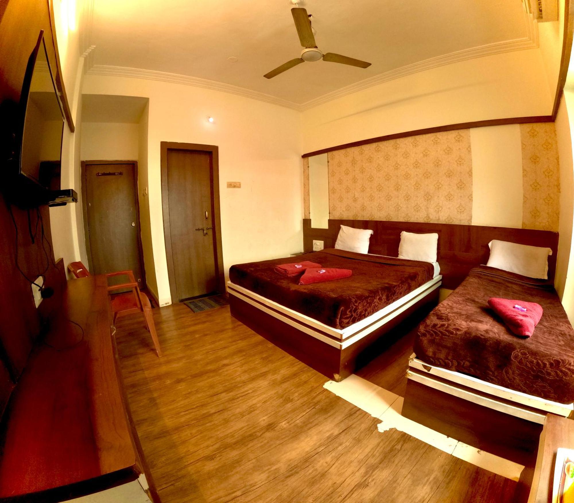 Hotel Laxmibai Palace Ширді Екстер'єр фото